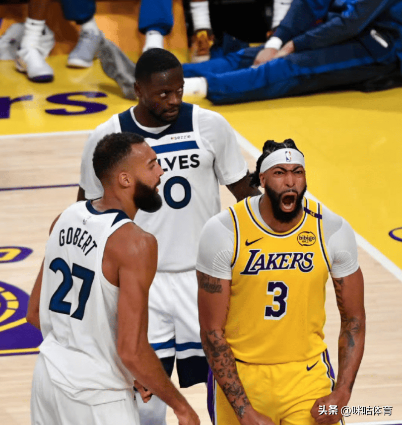 集结日NBA季后赛焦点战；洛杉矶湖人调整名单；态度坚定；更衣室氛围转暖的简单介绍
