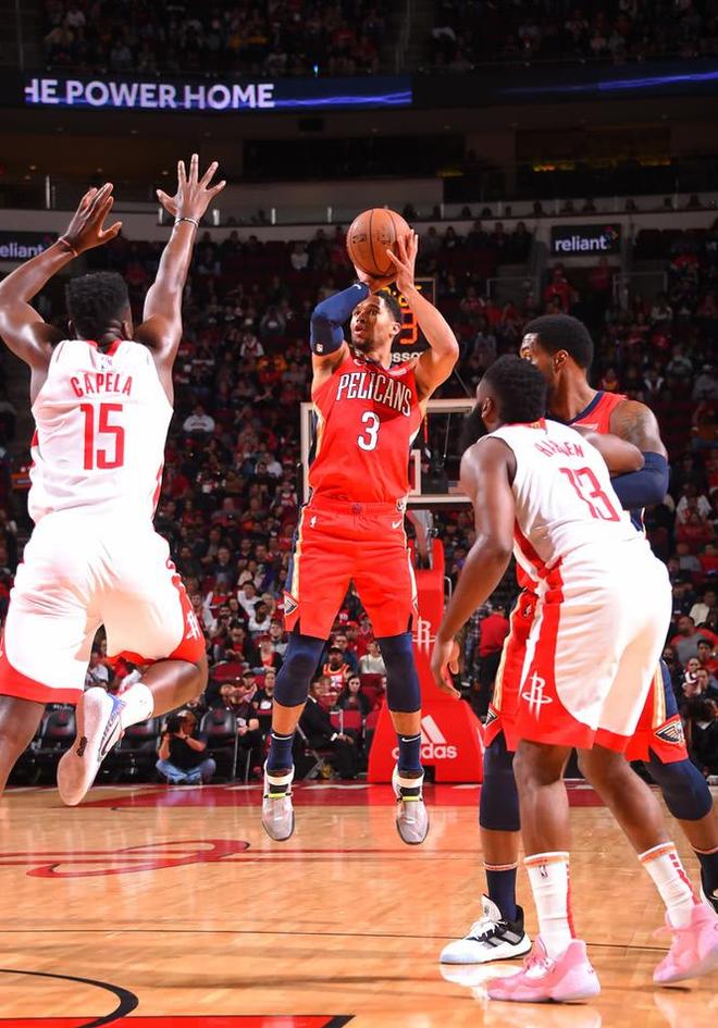 转会期国王杯焦点战；新奥尔良鹈鹕复出首秀；目标明确；医务组通报恢复(回延安原唱)