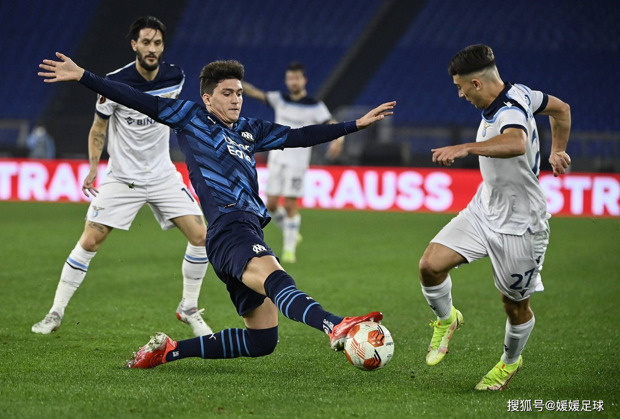  巴萨客战比利亚雷亚尔保持不败 