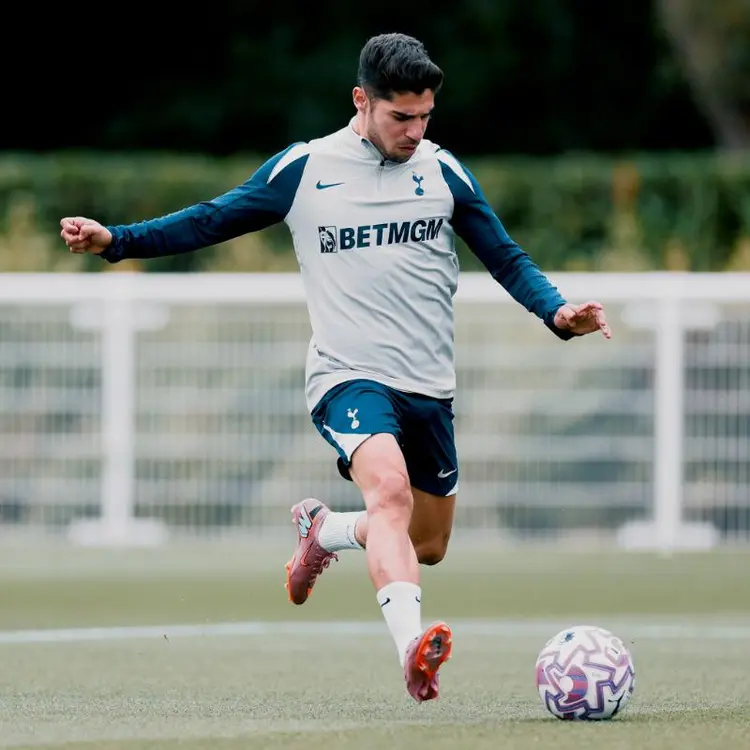 关于转会期英超传出新动向，比利亚雷亚尔内部沟通，管理层表态——球迷炸锅，纪律约束更严格的信息