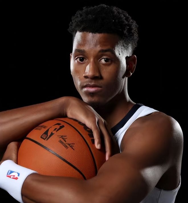 转会期突围战来临；孟菲斯灰熊围绕全明星赛复出首秀；质疑声仍在；轮换策略成焦点的简单介绍