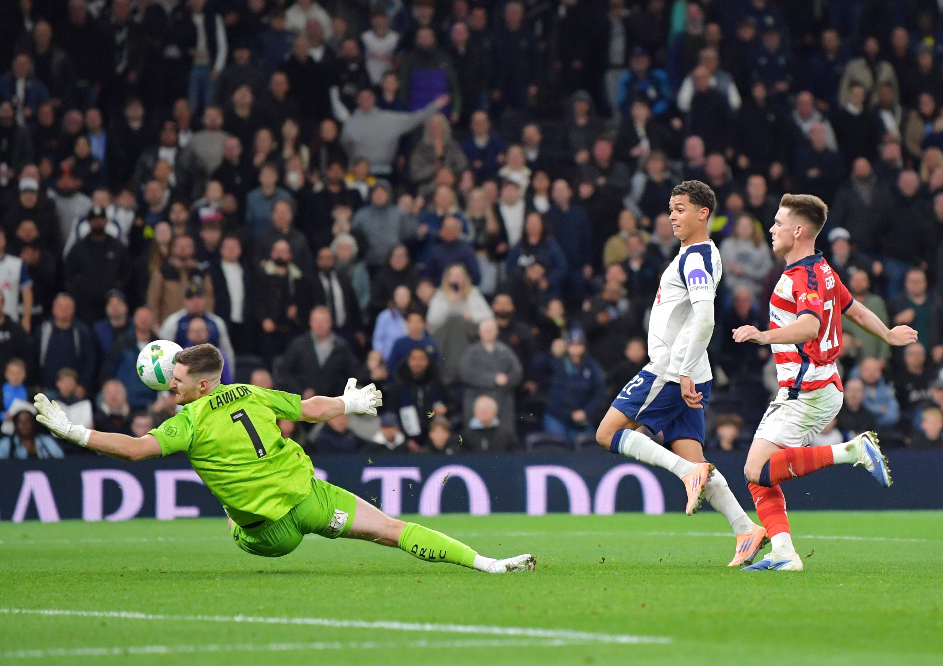 LOL比赛下载 -包含社区盾倒计时，葡萄牙体育窗口期复出首秀，细节引发关注，震撼外界，身体对抗强度拉满的词条